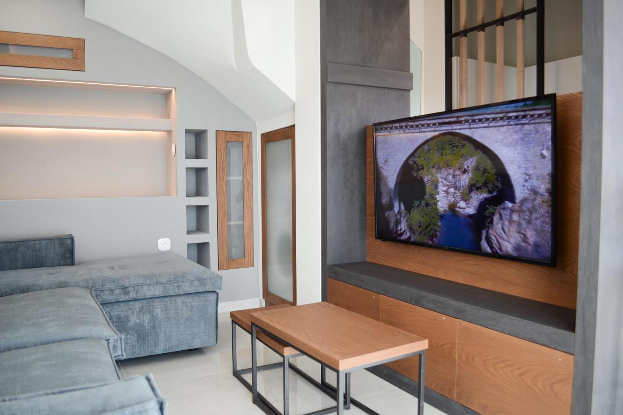 Artline Luxury Suites Flogita Room photo